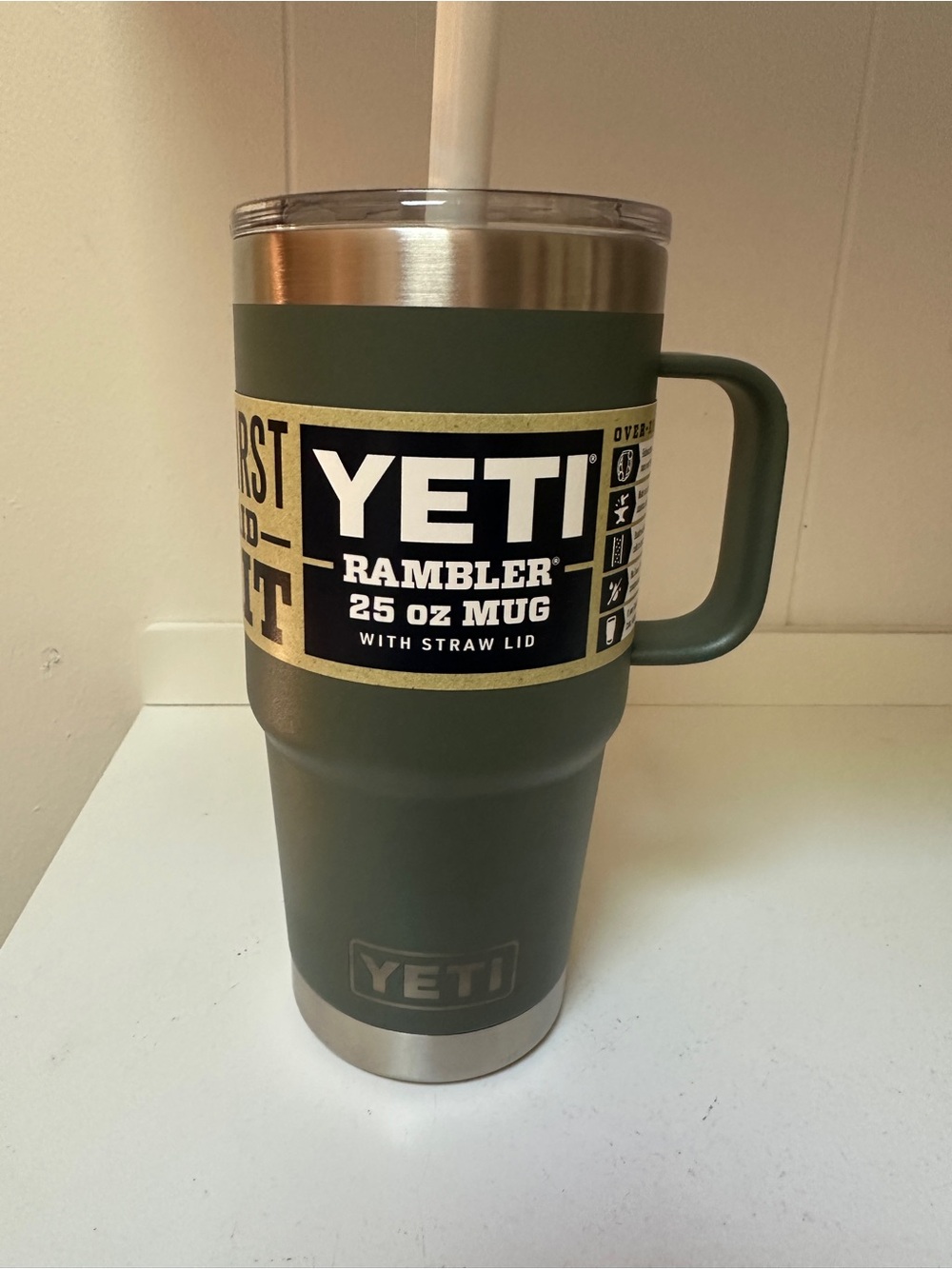 YETI Rambler 25 oz Mug with Straw Lid. CAMP GREEN. NWT